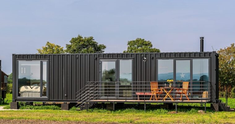 Lux Design The Duck Box Shipping Container House