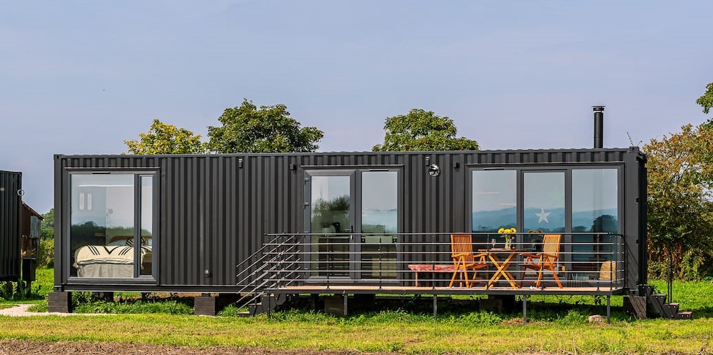 Lux Design The Duck Box Shipping Container House