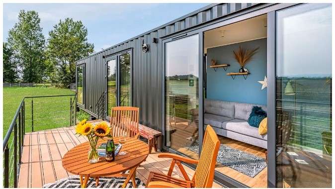 Lux Design The Duck Box Shipping Container House