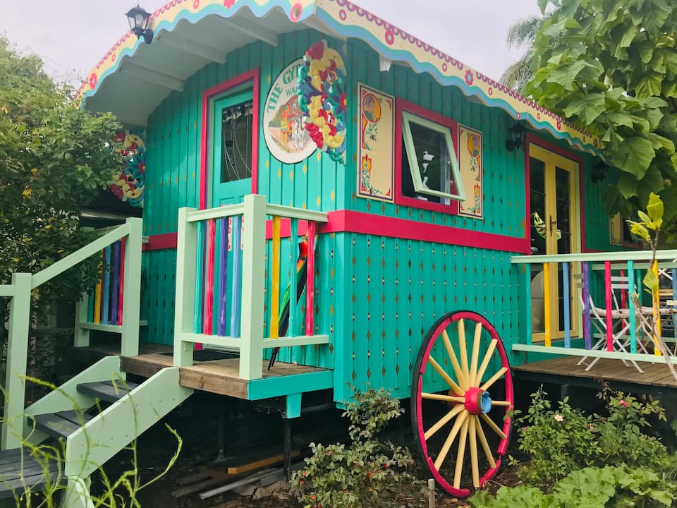 Romantic and Fun Tiny House – The Gypsy Rose Wagon