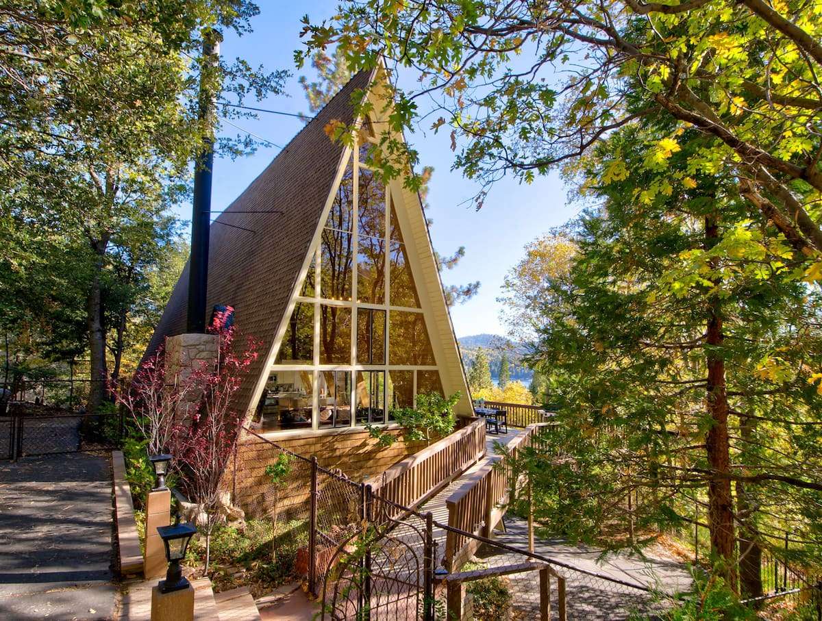 Classic A-Frame Tiny House with Lake View