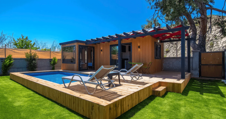 Garden Holiday Tiny House Near The Beach with Pool and Jacuzzi