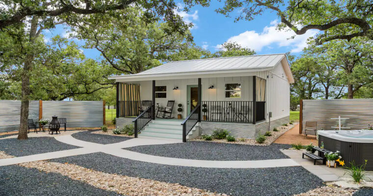 Fabulously Designed Tiny Cottage with Jacuzzi