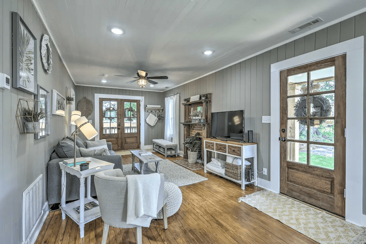 Carrollton Cottage with Excellent Interior Design - Dream Tiny Living