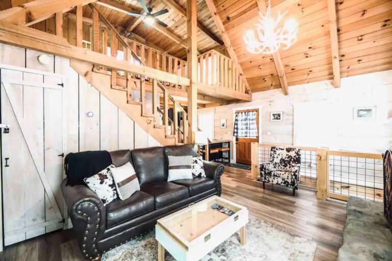 Cozy and Peaceful Cabin in Townsend TN - Dream Tiny Living