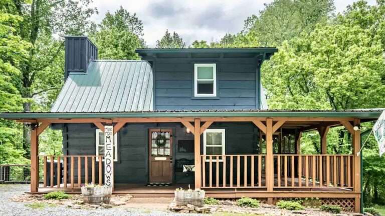 Cozy and Peaceful Cabin in Townsend TN - Dream Tiny Living