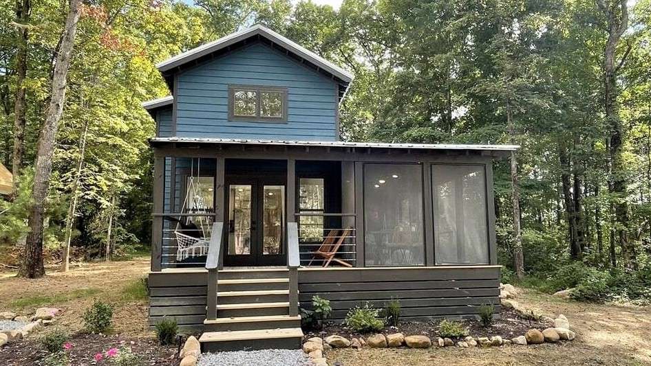 Absolutely Charming Tiny Gem Cabin