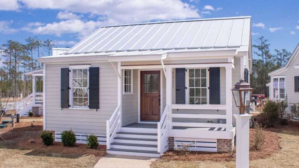 Captivating Waterfront Views at Broad Creek Cottage Best Art Zone