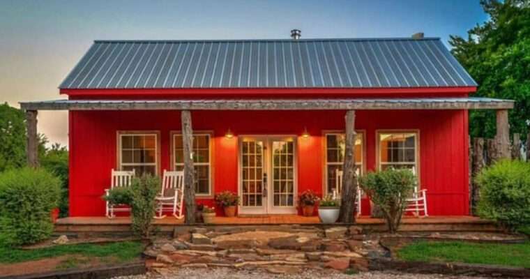 Gorgeous Red Tiny Cottage in Oklahoma