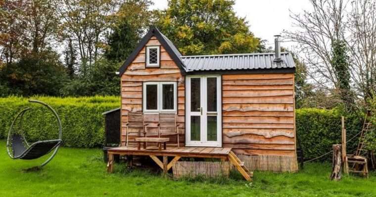 17 Year Old Teen Builds A Beautiful Tiny House