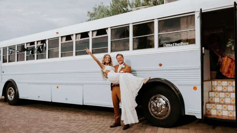 Newlywed Couple Made Tiny House Out of School Bus
