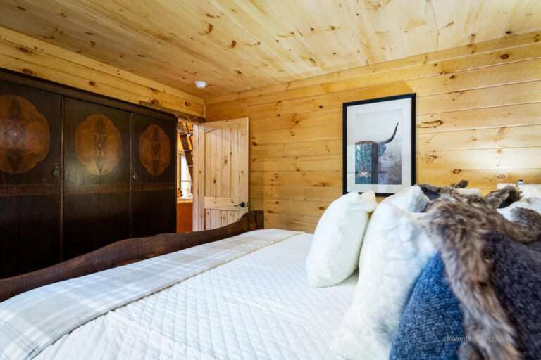 Rustic Ridge Boarding Rustic and Relaxing Blue Ridge Cabin - Dream Tiny Living