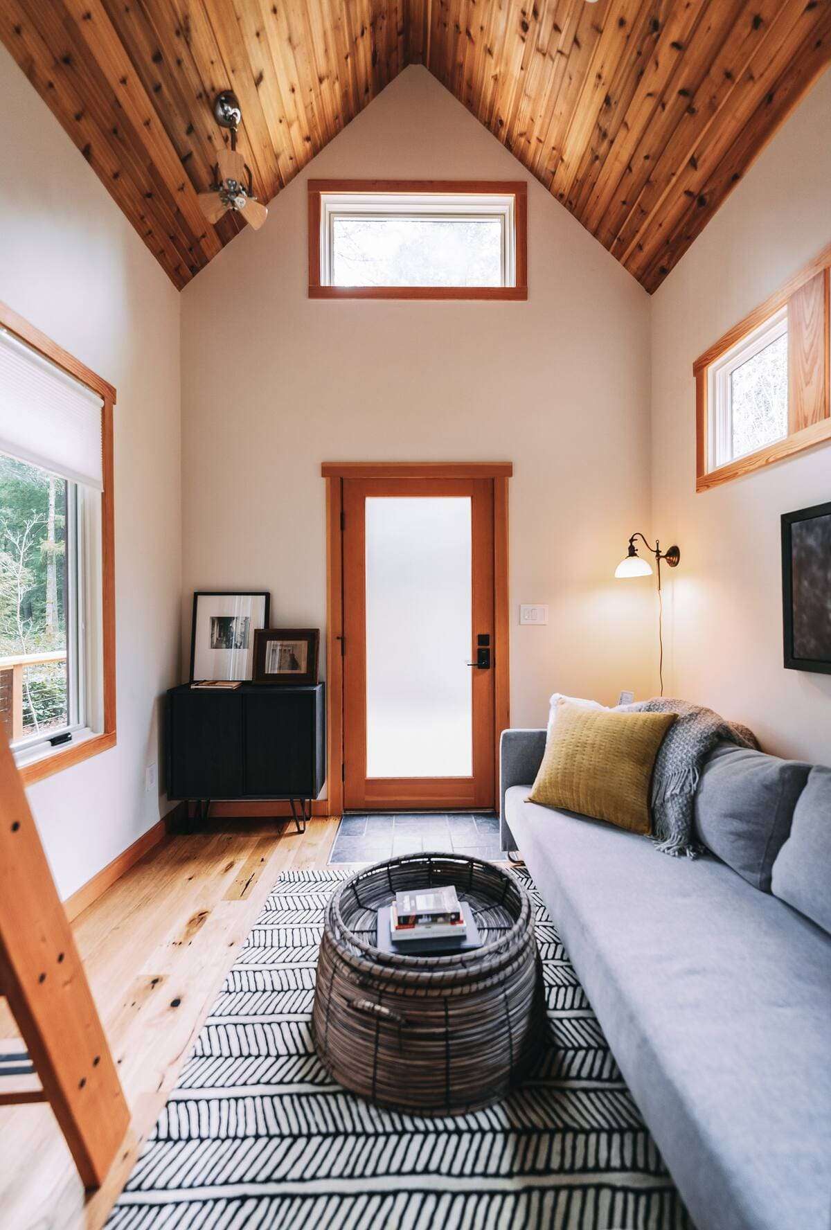 Amazing Black Wolf Den Tiny Cabin - Dream Tiny Living
