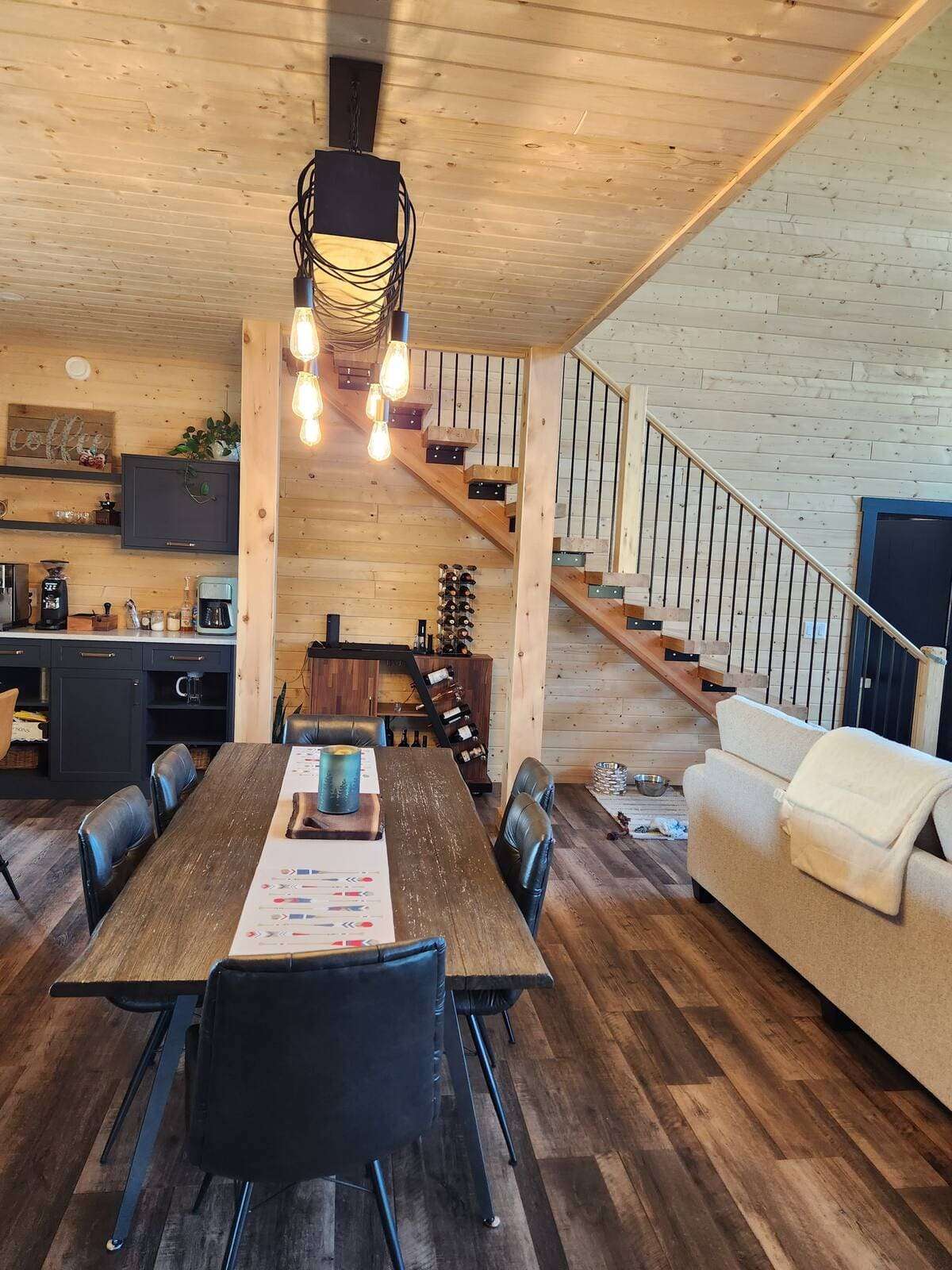 Knotty Pine Cabin With Lake View Housedesigns