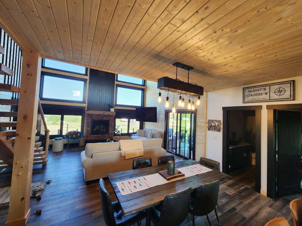 Knotty Pine Cabin With Lake View Housedesigns