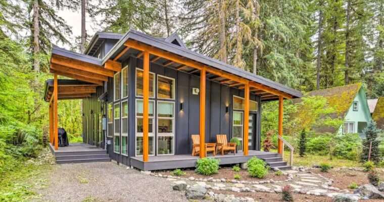 Modern Mount Baker Ski Chalet with Private Hot Tub